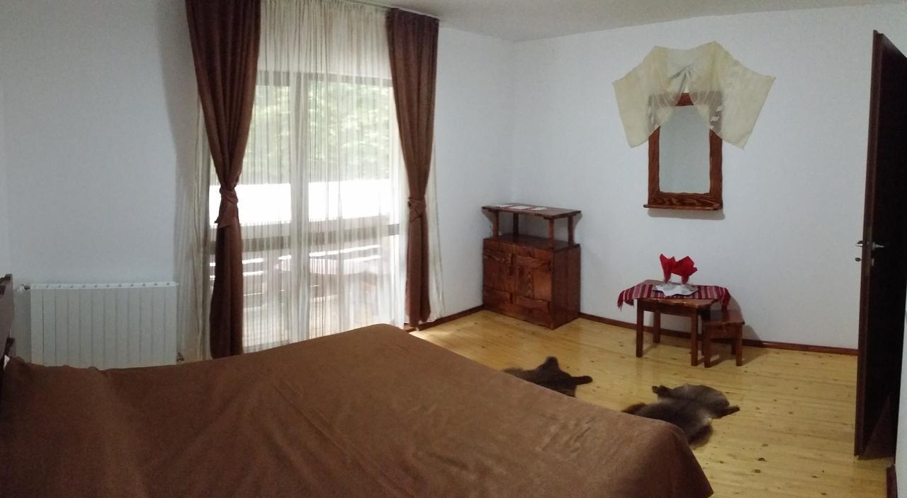 Cabana Barlogul Lupilor Villa Berevoesti Oda fotoğraf